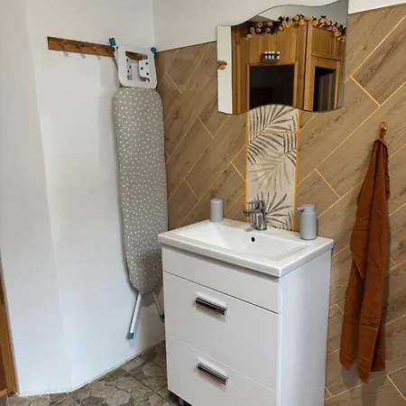 Apartment U Jesterky S Finskou Saunou V Cene *